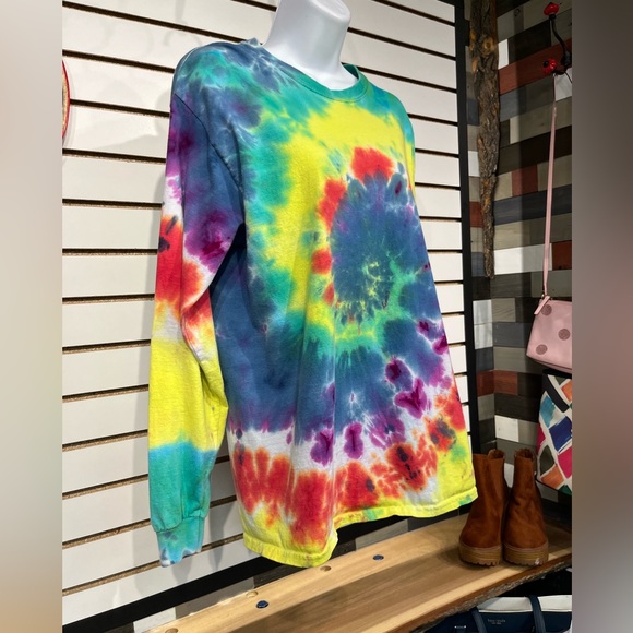 Tie-dyed long-sleeved tee size medium - Picture 3 of 6